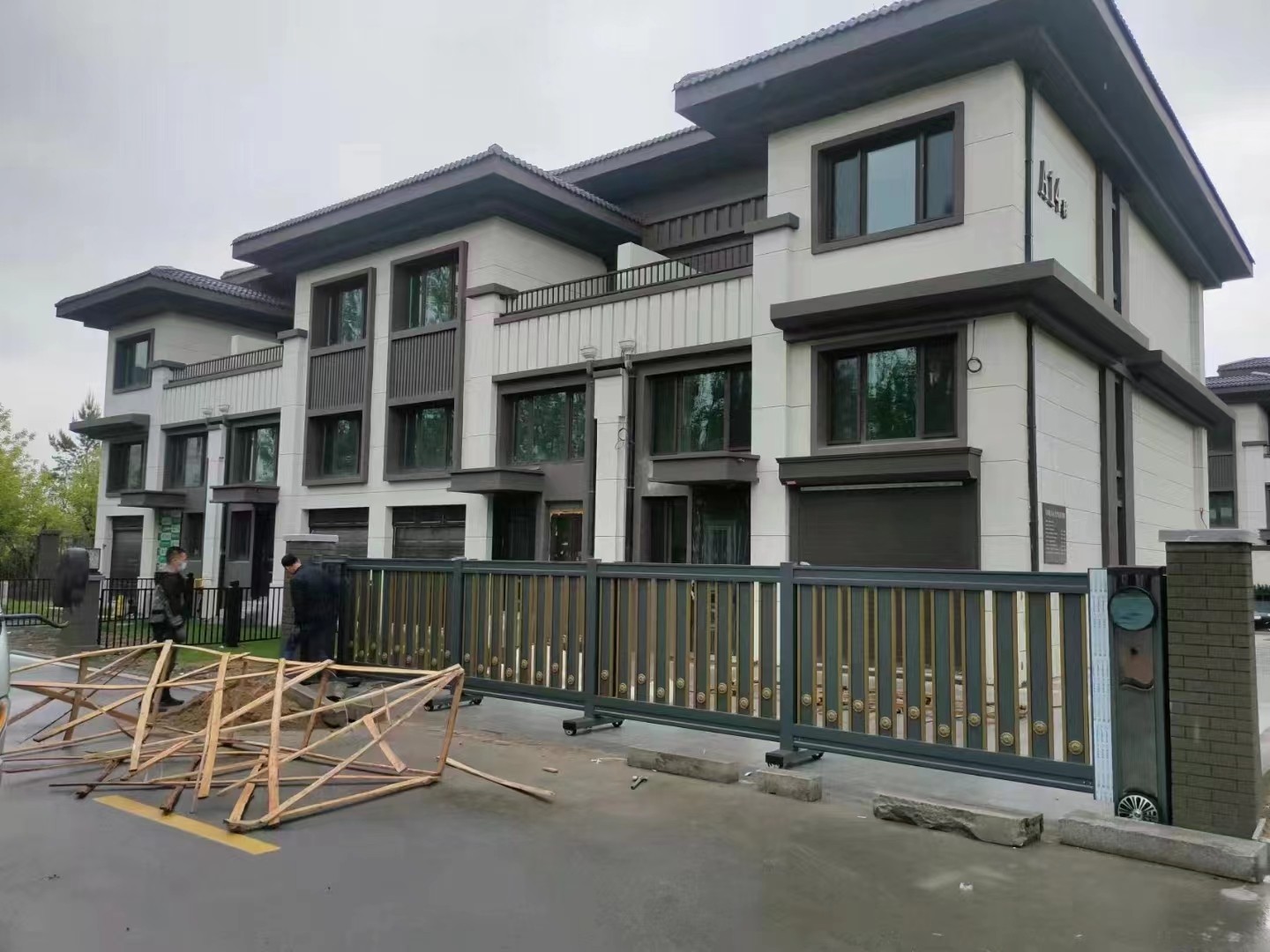 江阴市伸缩门电话